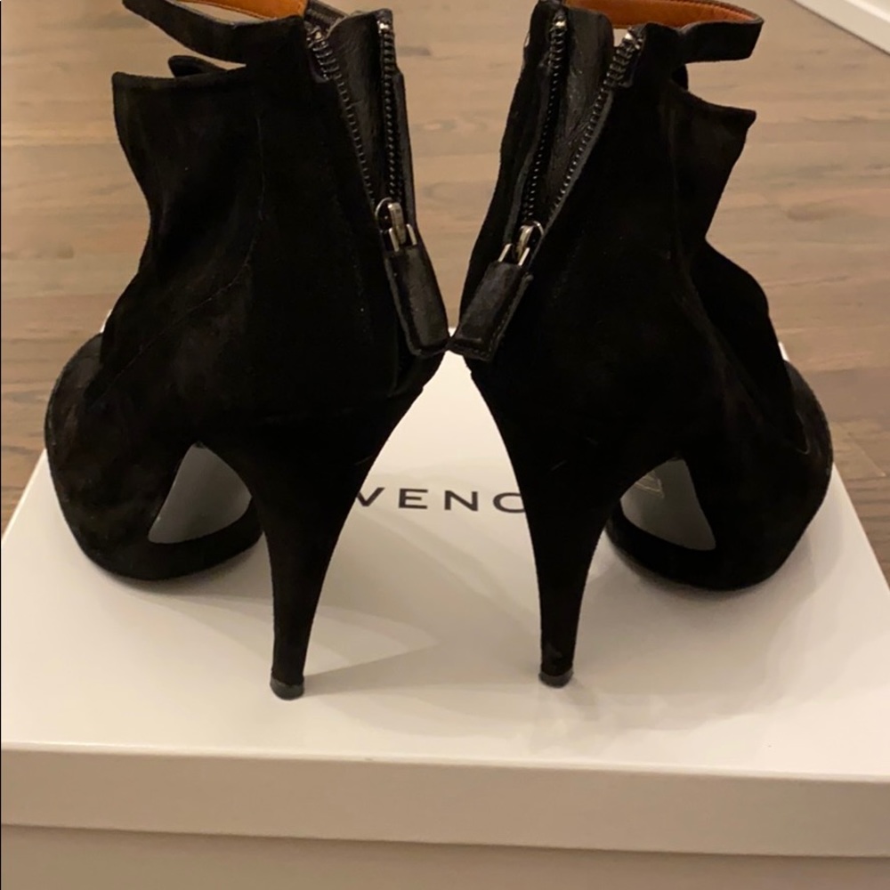Givenchy 👠 - Picture 5 of 9